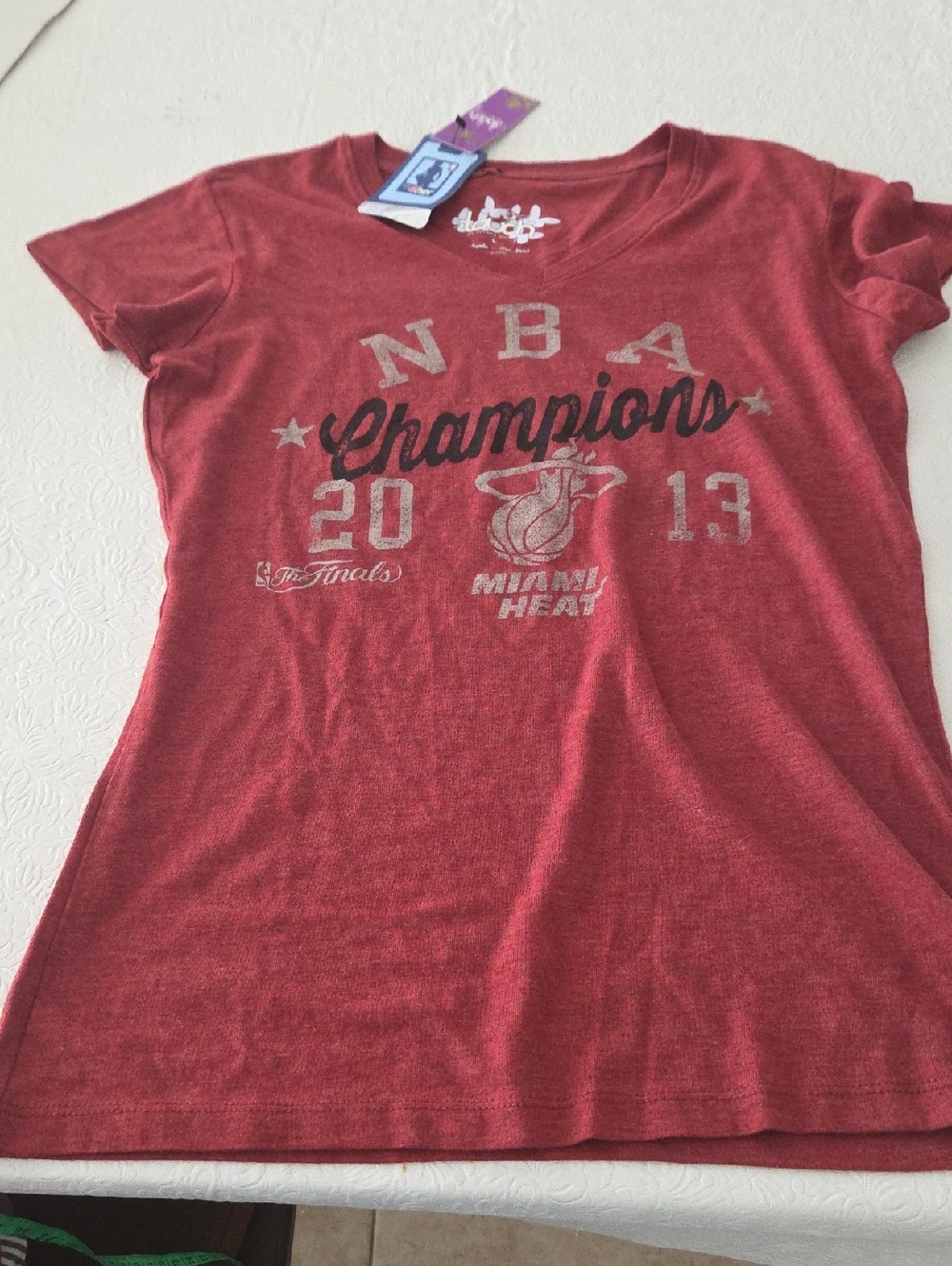 NWT Touch by Alyssa Milano Red Heather V-Neck Graphic Tee